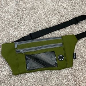 Omari Hardwick Fitness waist pack, three zippered pocket, adjustable strap